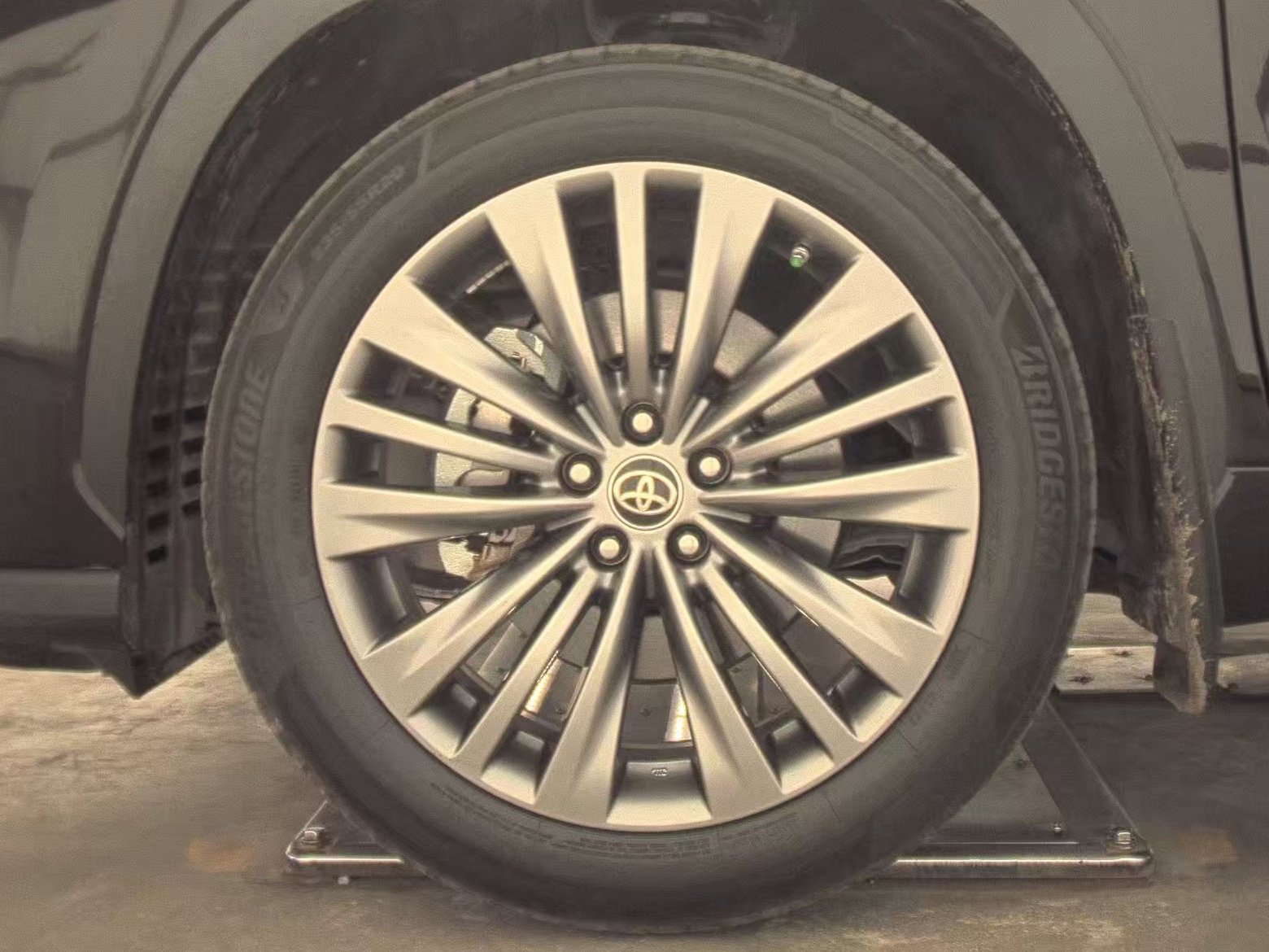 Used 2020 Toyota Highlander Platinum FWD image 14