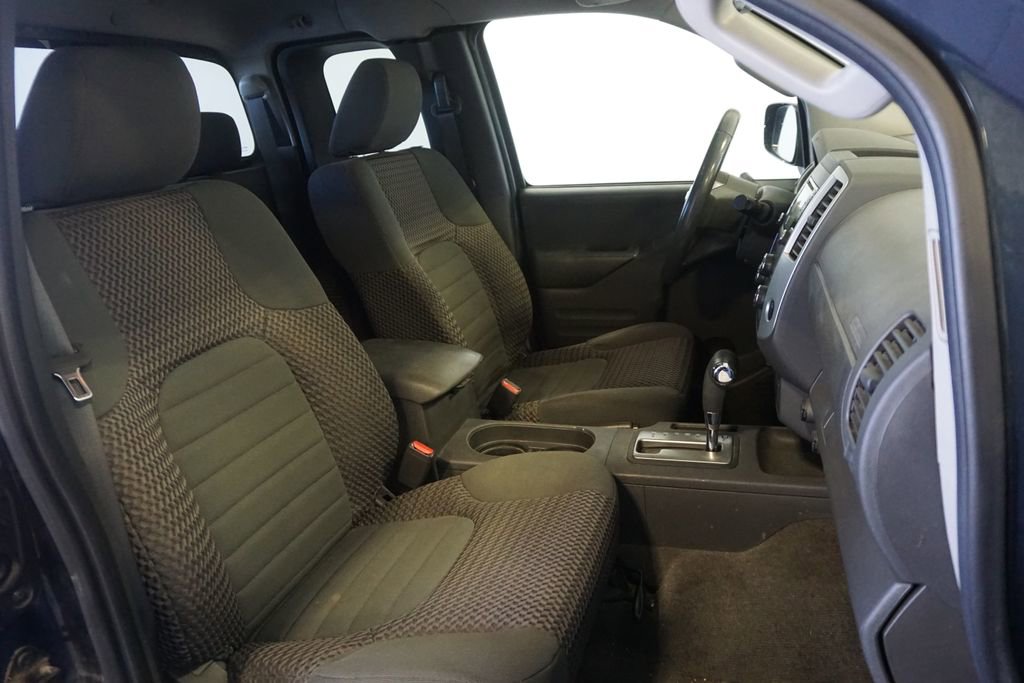 Used 2015 Nissan Frontier SV w/ SV Value Truck Package AWD/4WD image 8