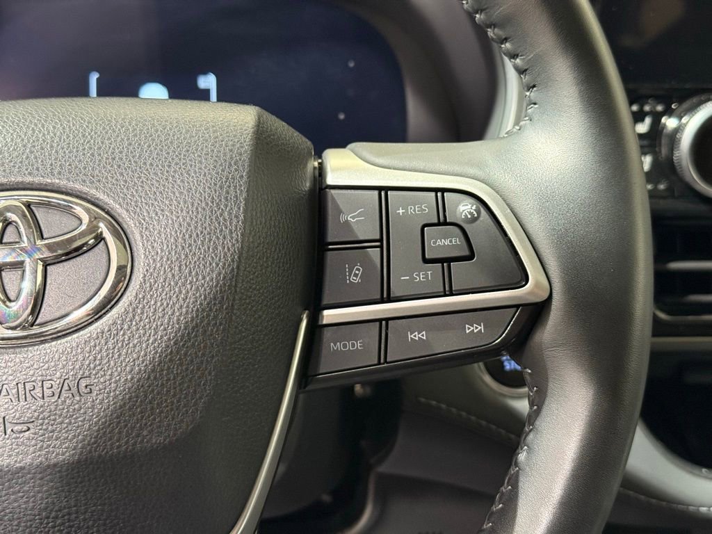 Used 2023 Toyota Highlander Limited AWD/4WD image 27