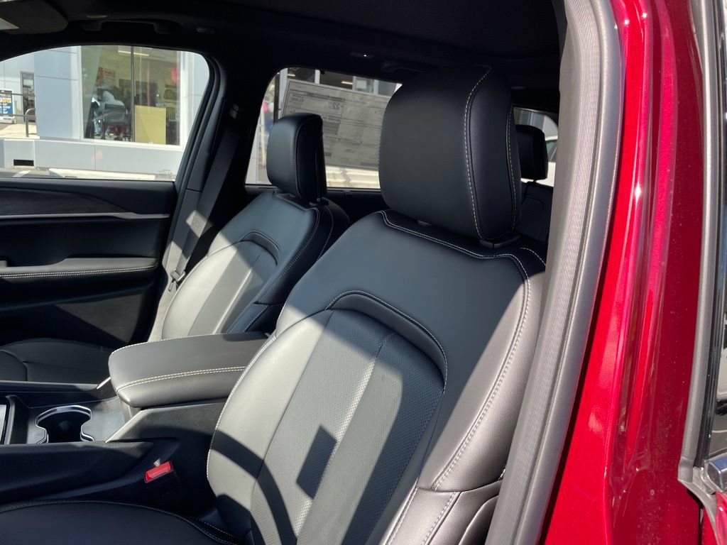 New 2025 Jeep Grand Cherokee Limited w/ Luxury Tech Group II AWD/4WD image 10