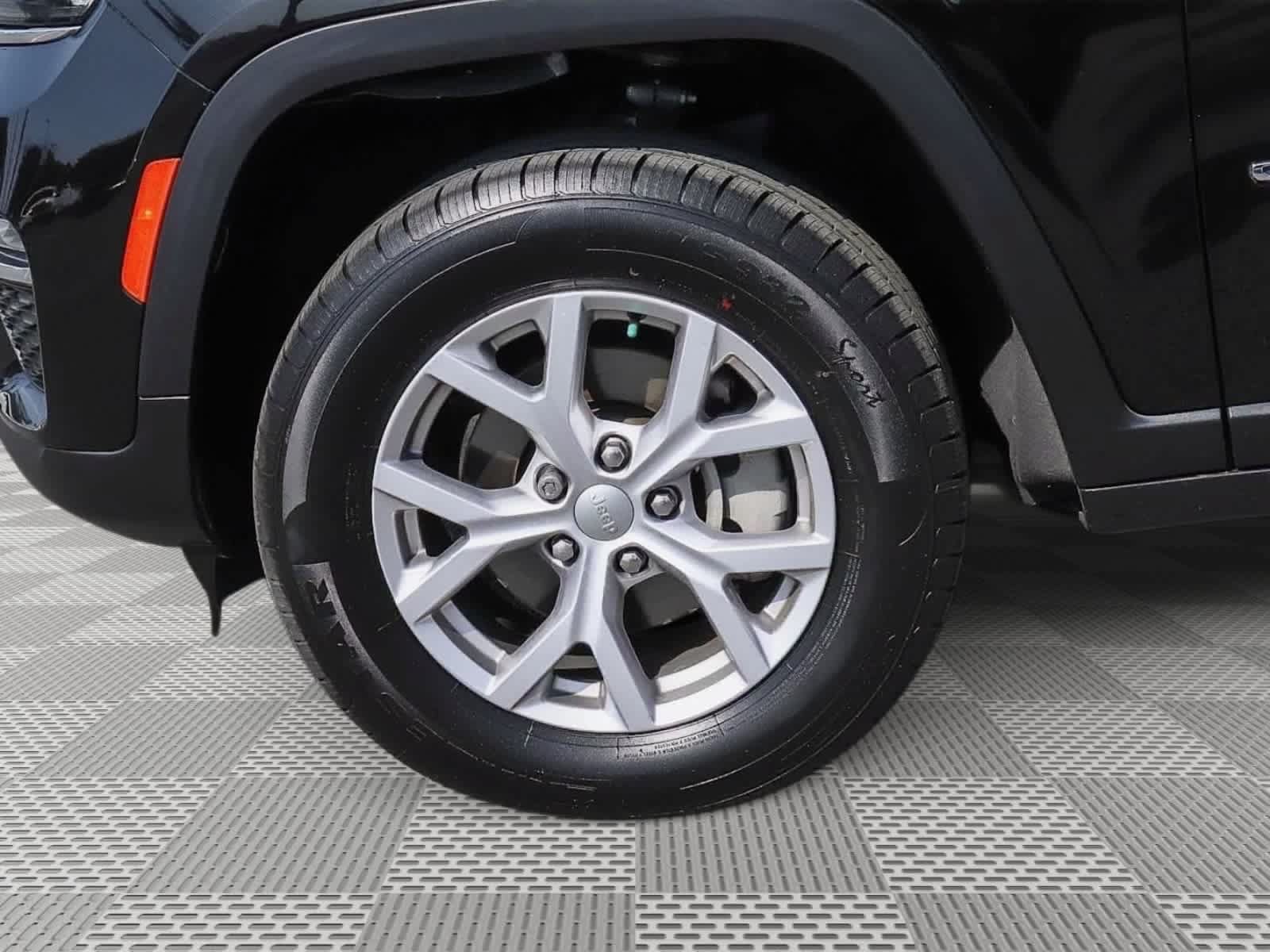Used 2022 Jeep Grand Cherokee Limited AWD/4WD image 14