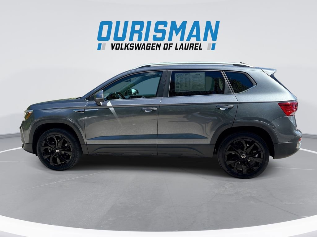 Used 2023 Volkswagen Taos SE w/ Black Wheel Package FWD image 5