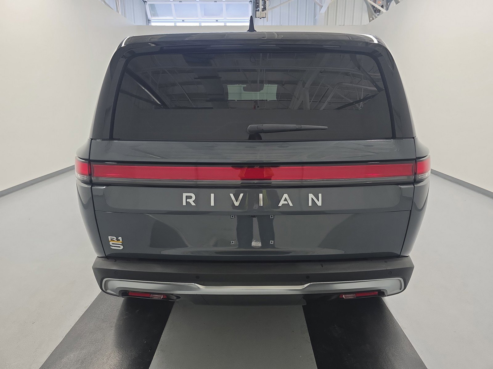 Used 2023 Rivian R1S Adventure AWD/4WD image 4