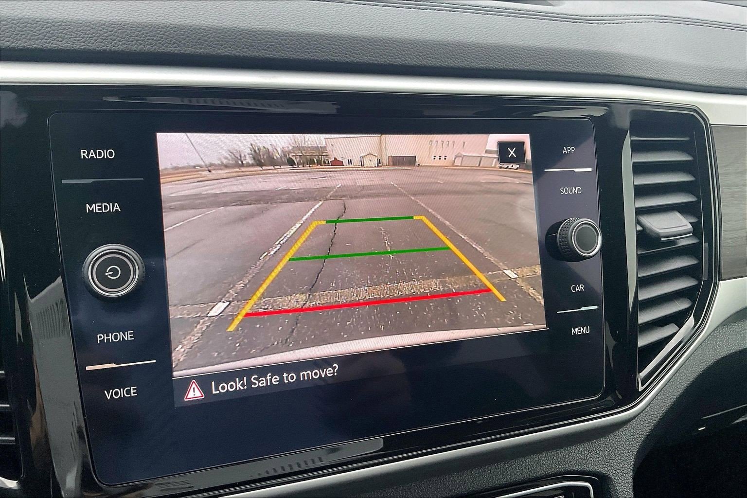 Used 2022 Volkswagen Atlas SE image 25