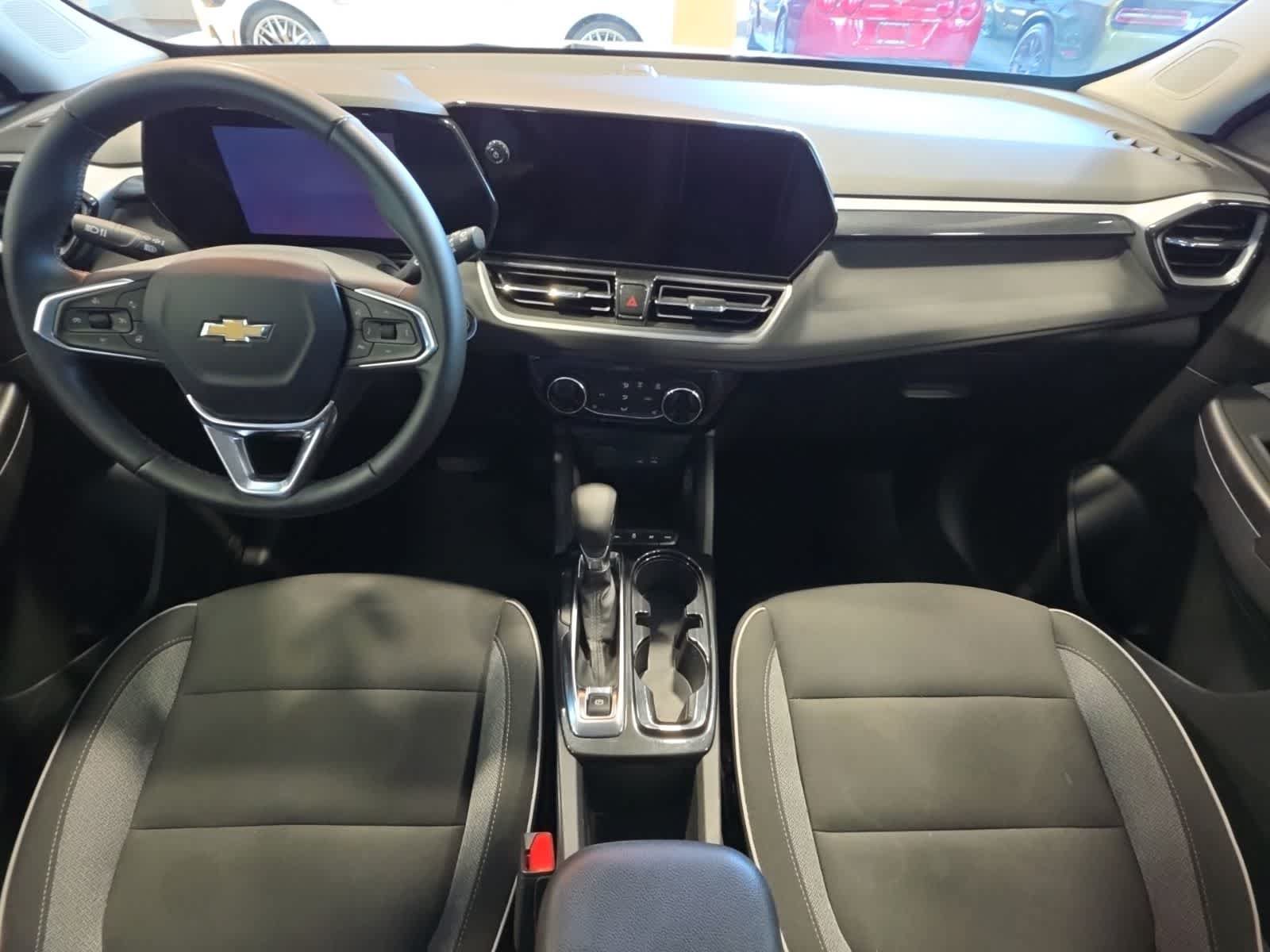 Used 2024 Chevrolet TrailBlazer LT w/ LT Cold Weather Package AWD/4WD image 29