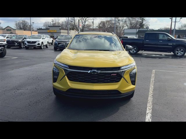 Certified 2025 Chevrolet Trax RS w/ Sunroof Package image 3