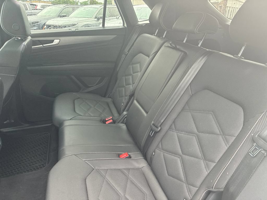 Used 2024 Volkswagen Atlas Cross Sport SE AWD/4WD image 19