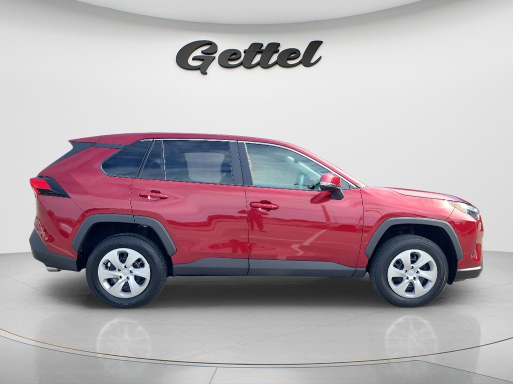 Used 2023 Toyota RAV4 LE FWD image 3