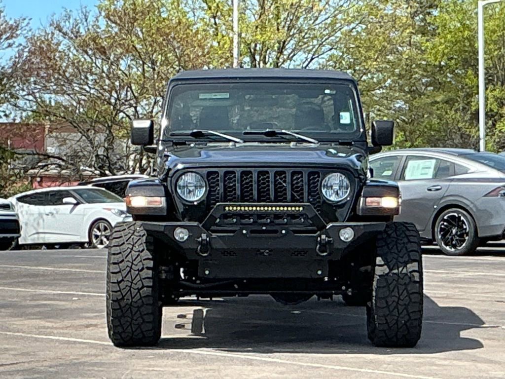 Used 2021 Jeep Gladiator Sport image 2
