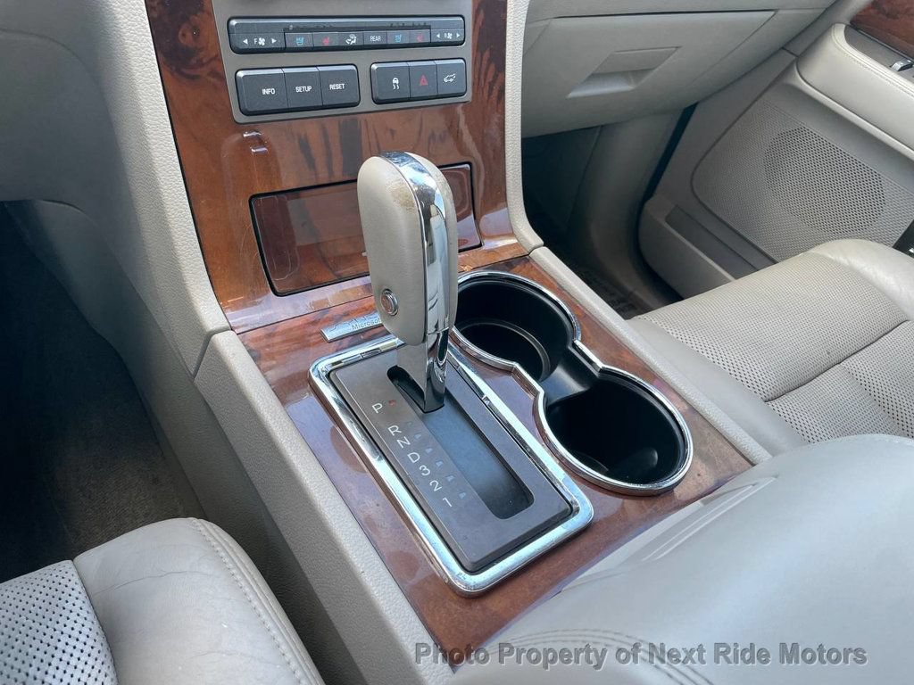 Used 2011 Lincoln Navigator 2WD image 23