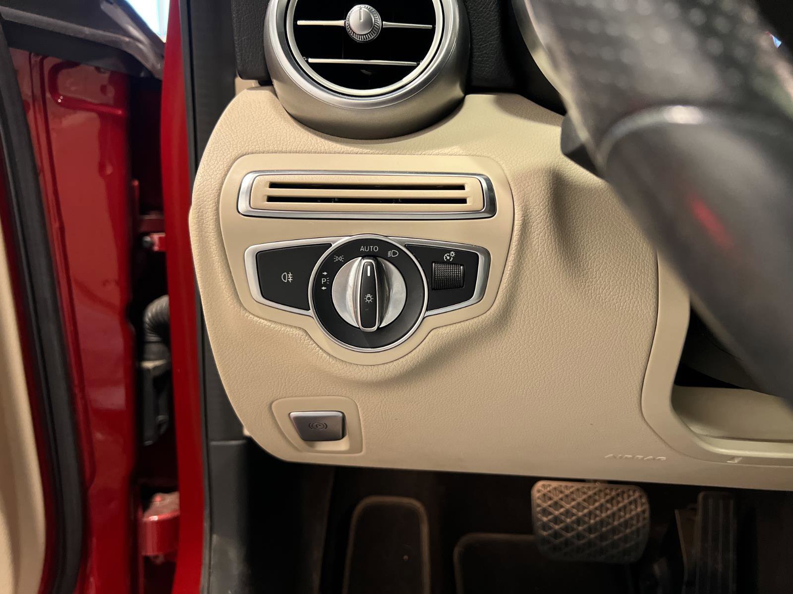 Used 2018 Mercedes-Benz C 300 4MATIC Sedan image 15