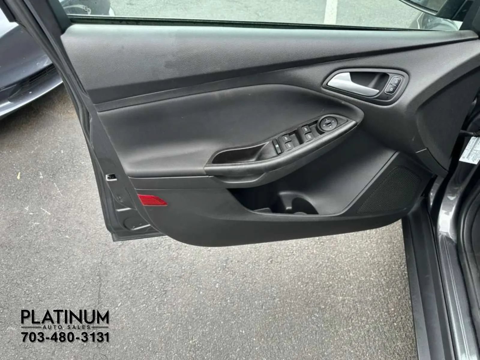 Used 2018 Ford Focus SE FWD image 18