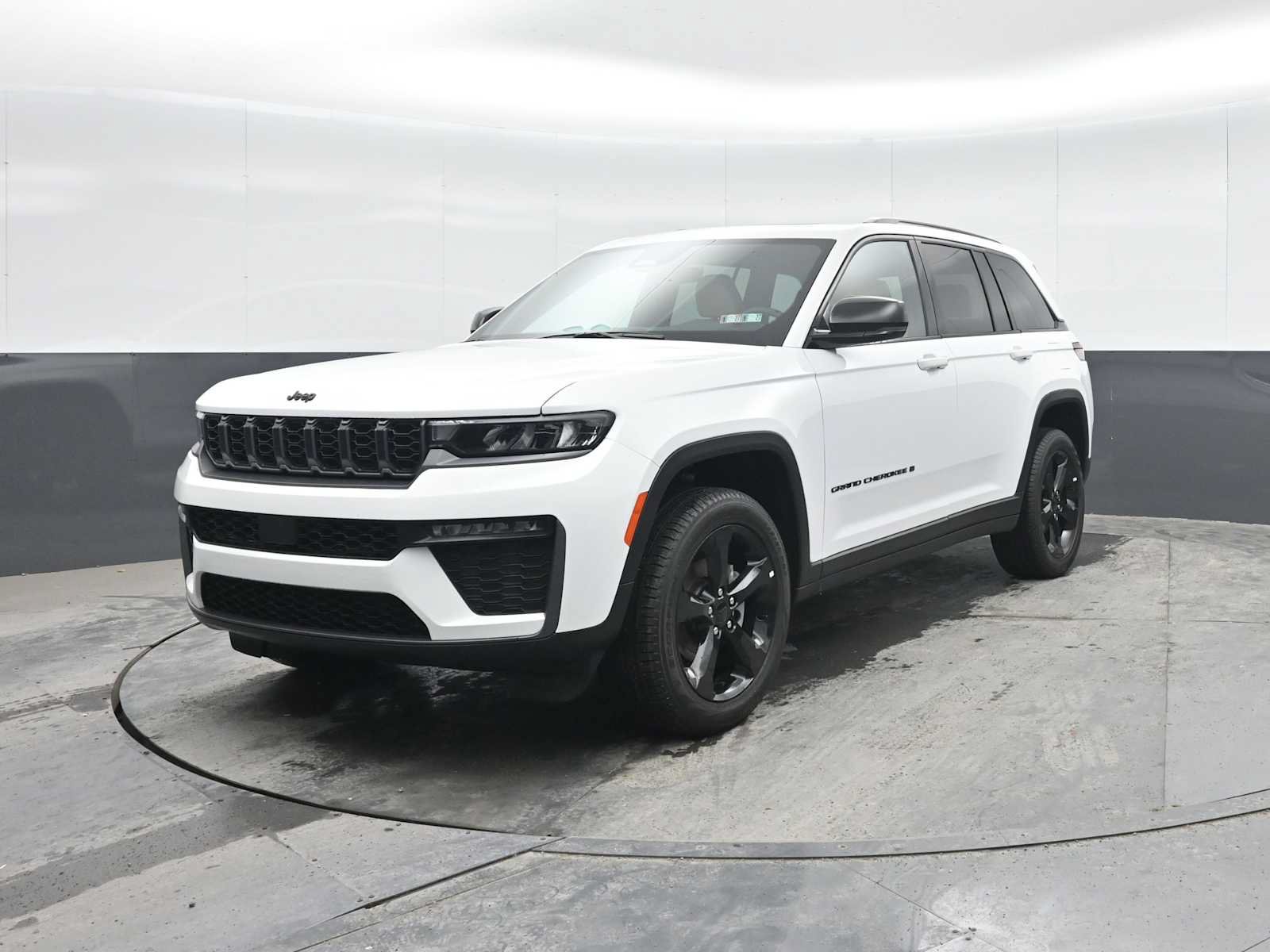 Used 2026 Jeep Grand Cherokee Limited w/ Limited Altitude Package AWD/4WD image 5
