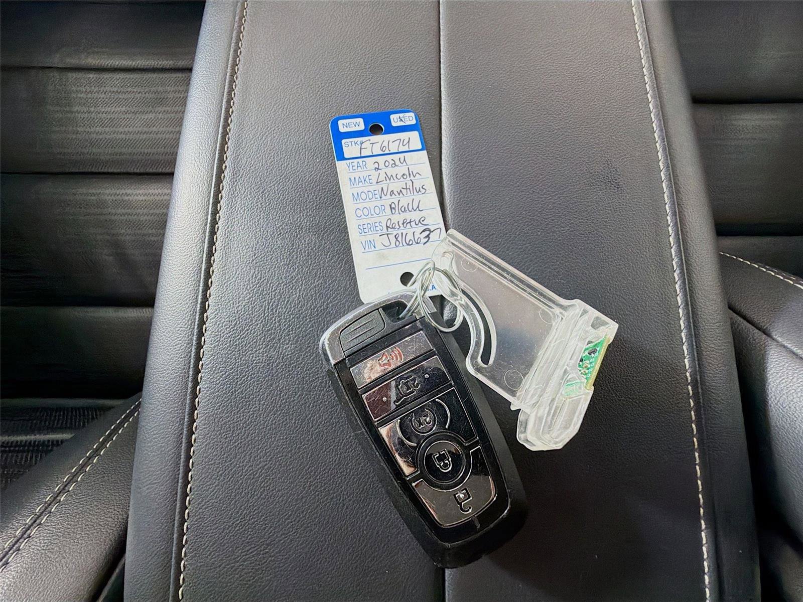 Used 2024 Lincoln Nautilus Reserve image 32