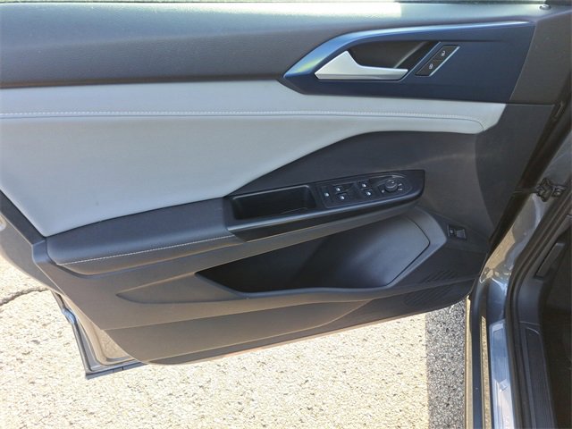 Used 2024 Volkswagen Taos SE image 14