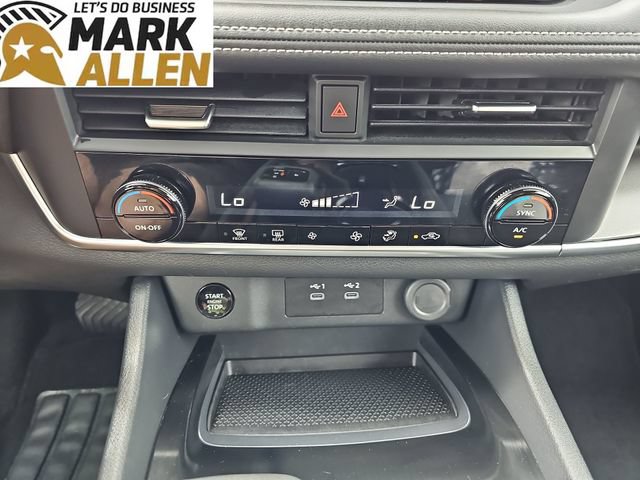 Used 2025 Nissan Rogue SV FWD image 17