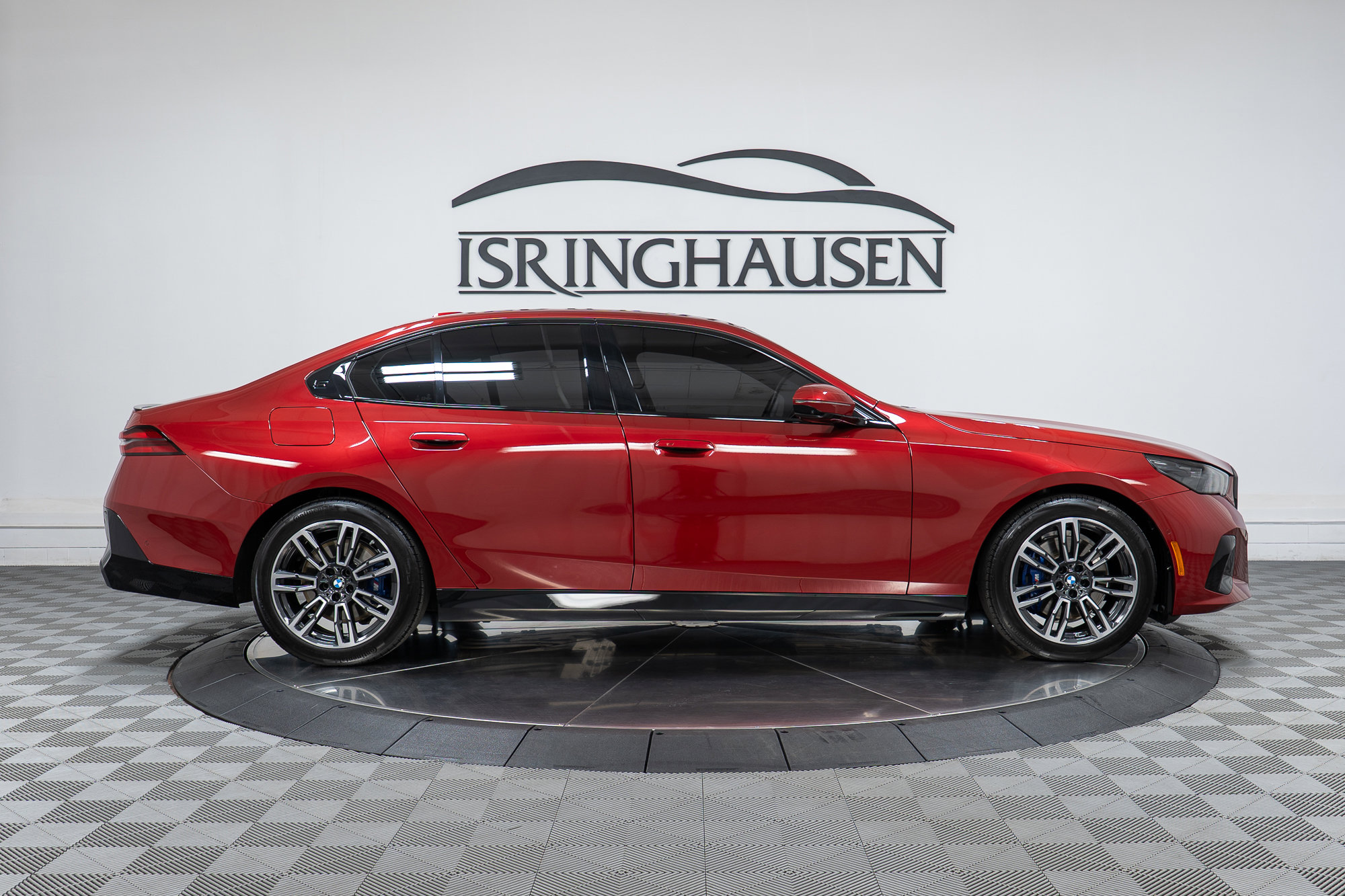 Used 2025 BMW 530i xDrive w/ M Sport Package AWD/4WD image 4