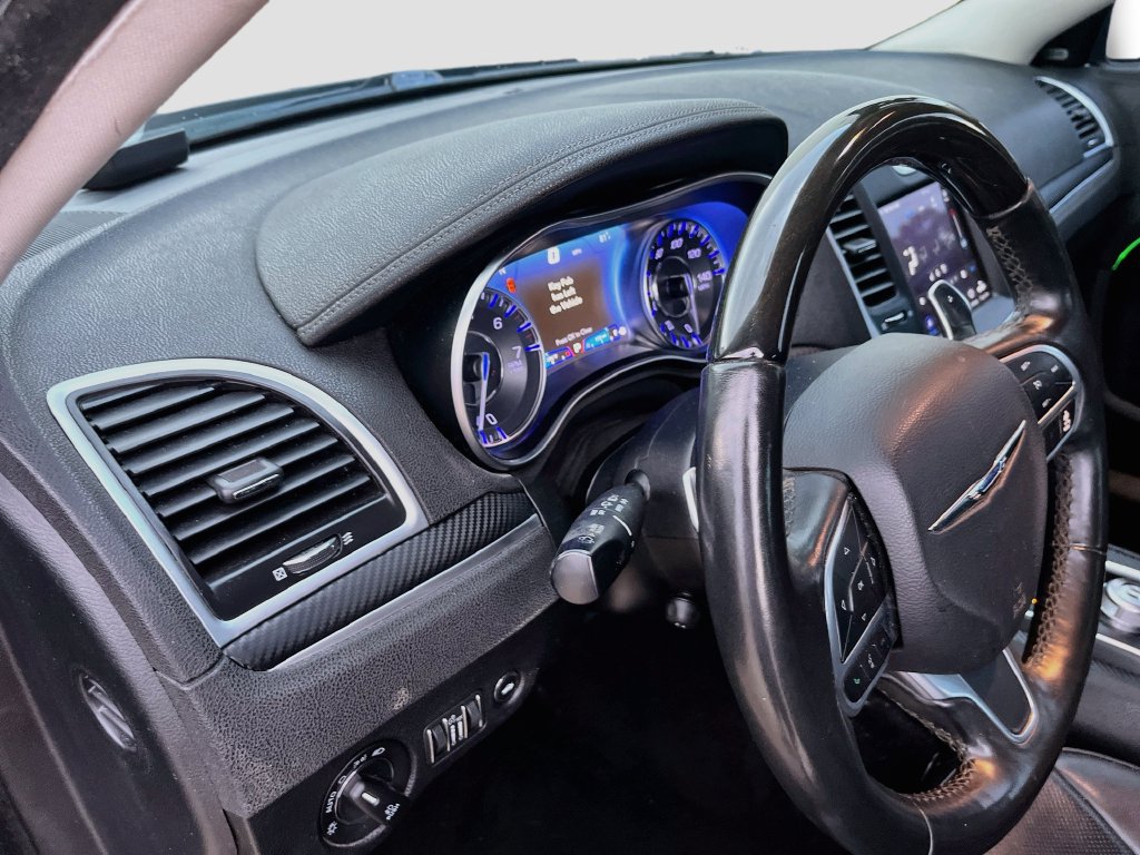 Used 2019 Chrysler 300 Limited RWD image 9