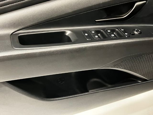 Used 2025 Hyundai Elantra Sport image 37