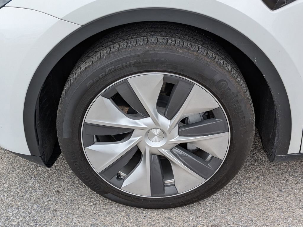 Used 2023 Tesla Model Y Long Range image 31