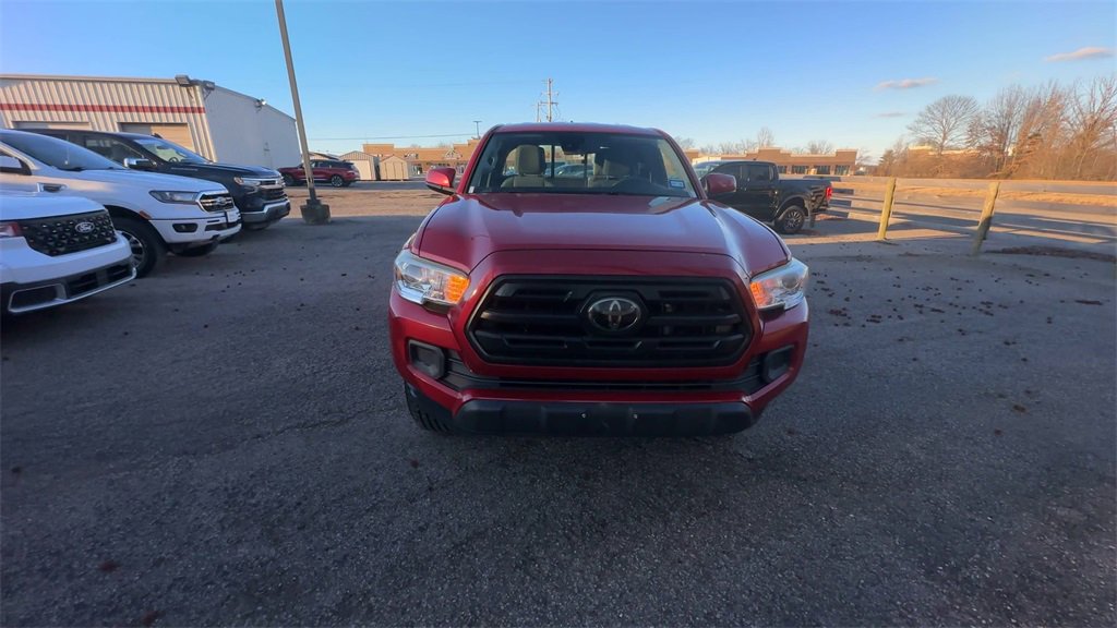 Used 2018 Toyota Tacoma SR image 3