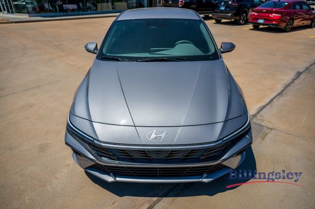 Used 2026 Hyundai Elantra SE FWD image 8