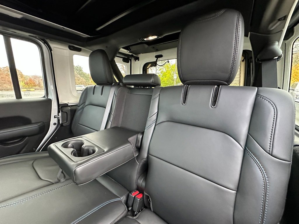Used 2024 Jeep Wrangler Unlimited Rubicon 4xe image 21