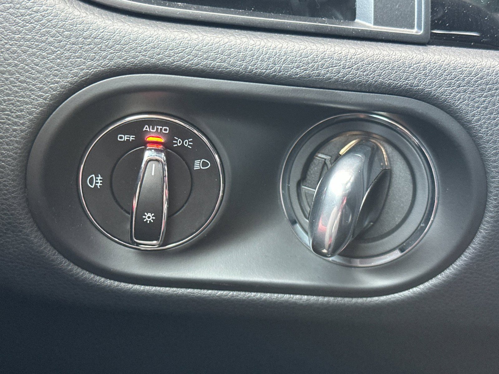 Used 2025 Porsche Macan image 23