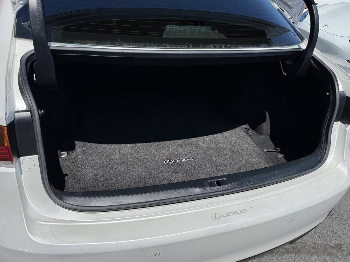 Used 2017 Lexus IS 200t w/ Navigation System Package RWD image 8