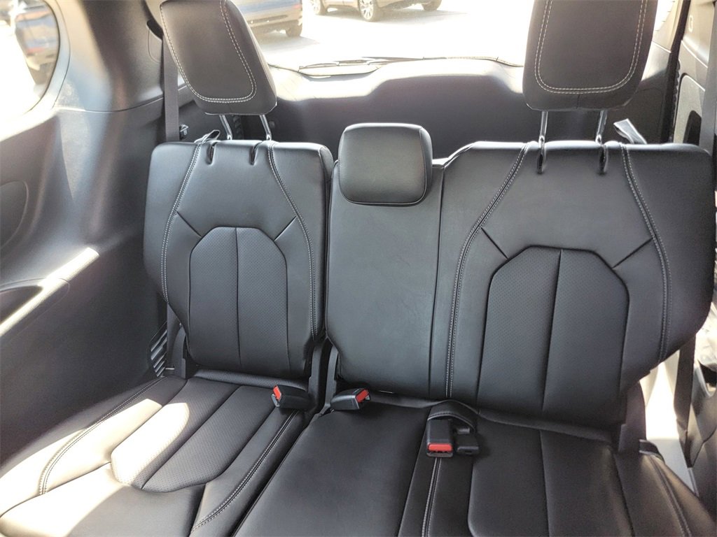 New 2024 Chrysler Pacifica Touring-L w/ S Appearance Package image 10