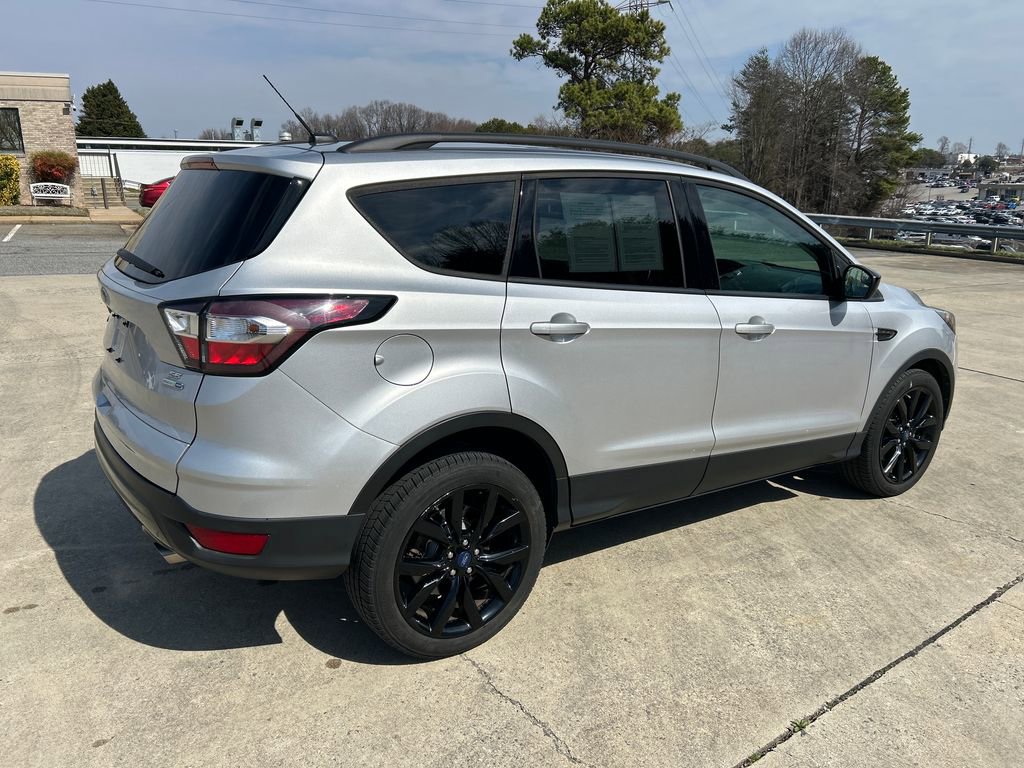 Used 2018 Ford Escape SE w/ SE Sport Appearance Package image 6