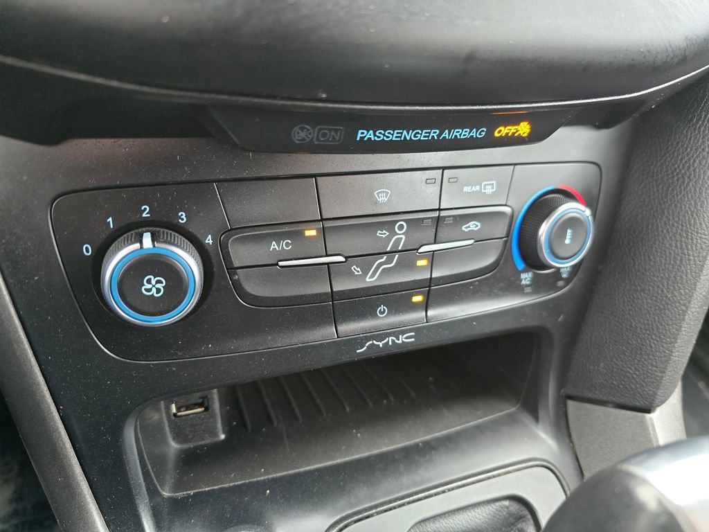 Used 2016 Ford Focus SE w/ Equipment Group 201A image 23