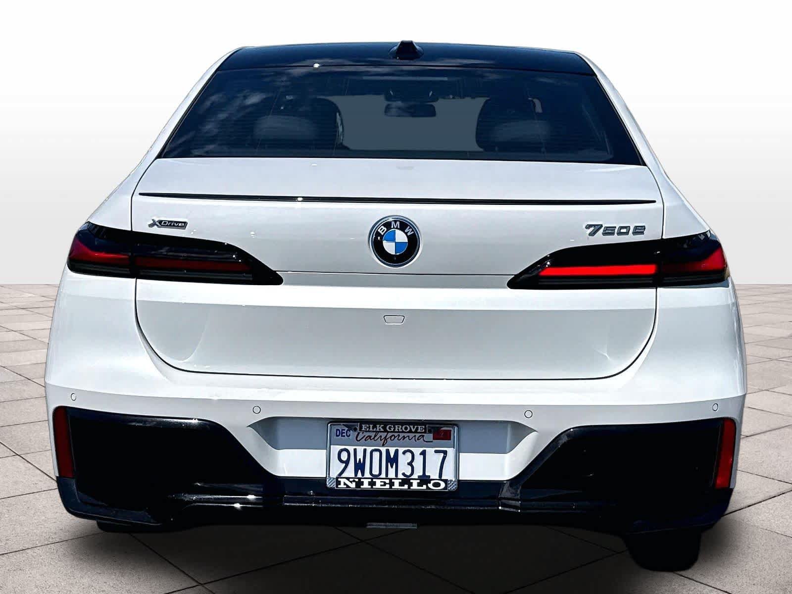 Used 2026 BMW 750e xDrive AWD/4WD image 8