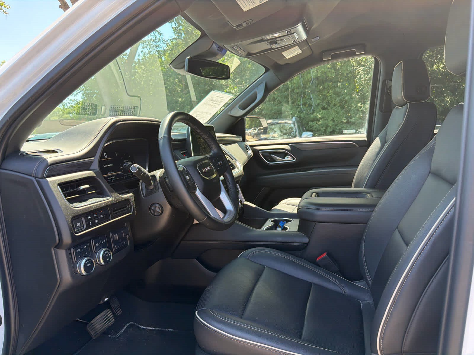 Used 2023 GMC Yukon XL SLT w/ SLT Luxury Package AWD/4WD image 5