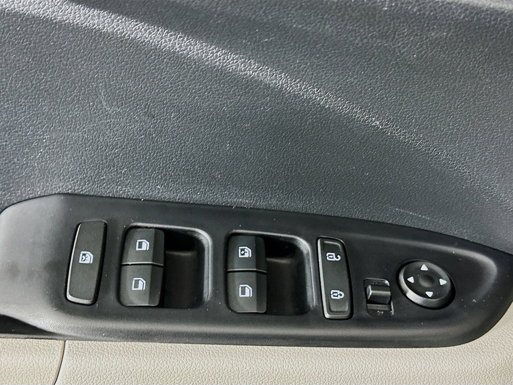 Used 2024 Hyundai Venue SEL image 15