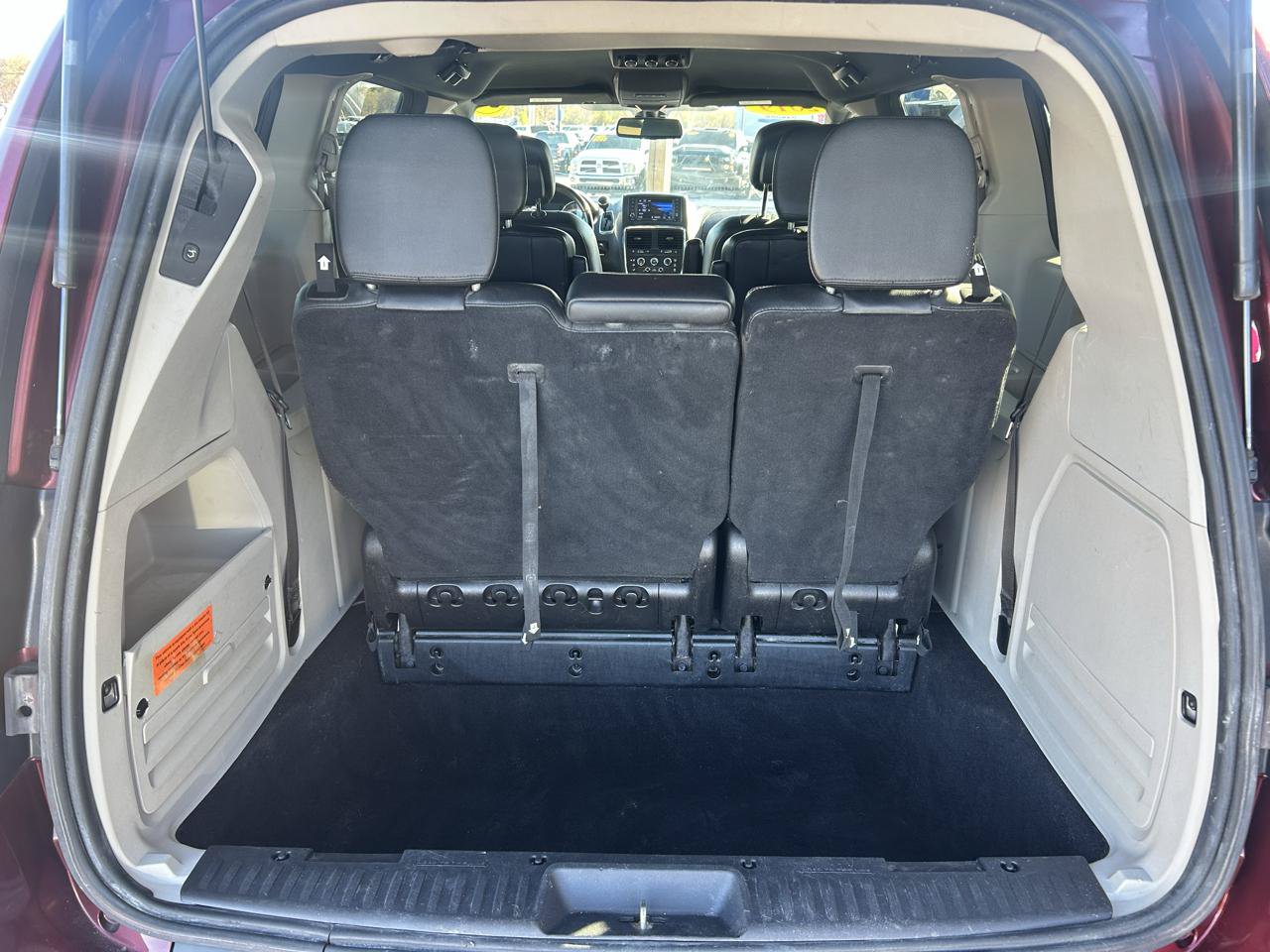 Used 2019 Dodge Grand Caravan SXT FWD image 16