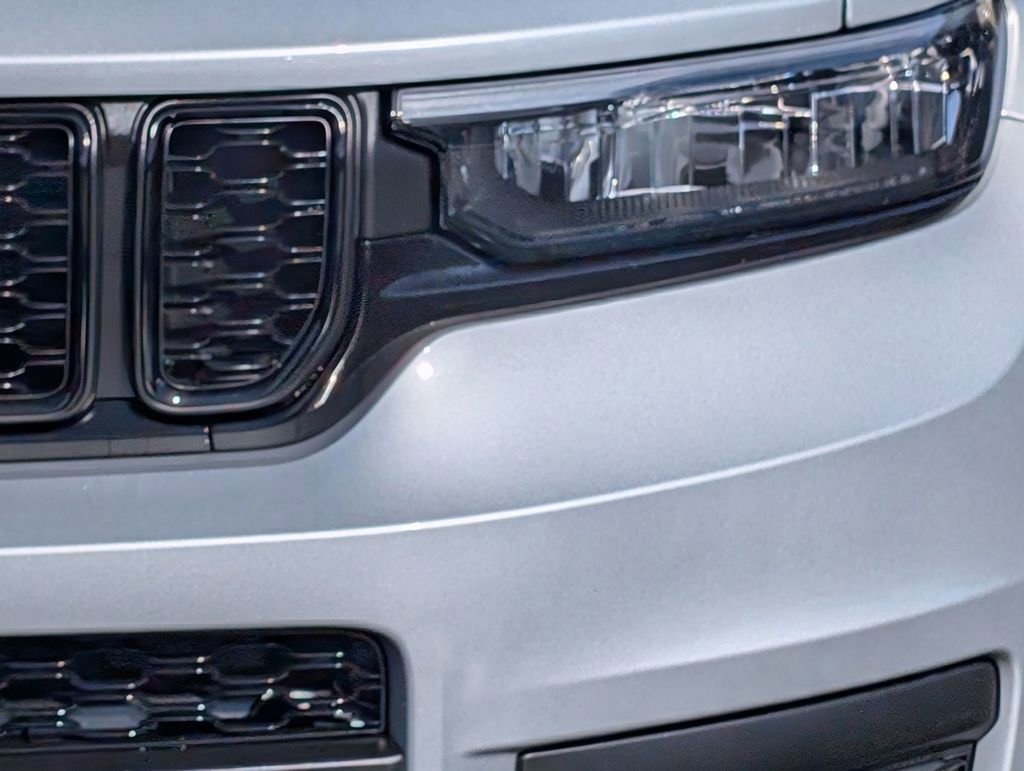 Used 2024 Jeep Grand Cherokee L Altitude image 11