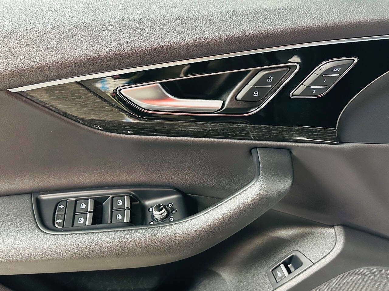 Used 2017 Audi Q7 3.0T Premium Plus image 24