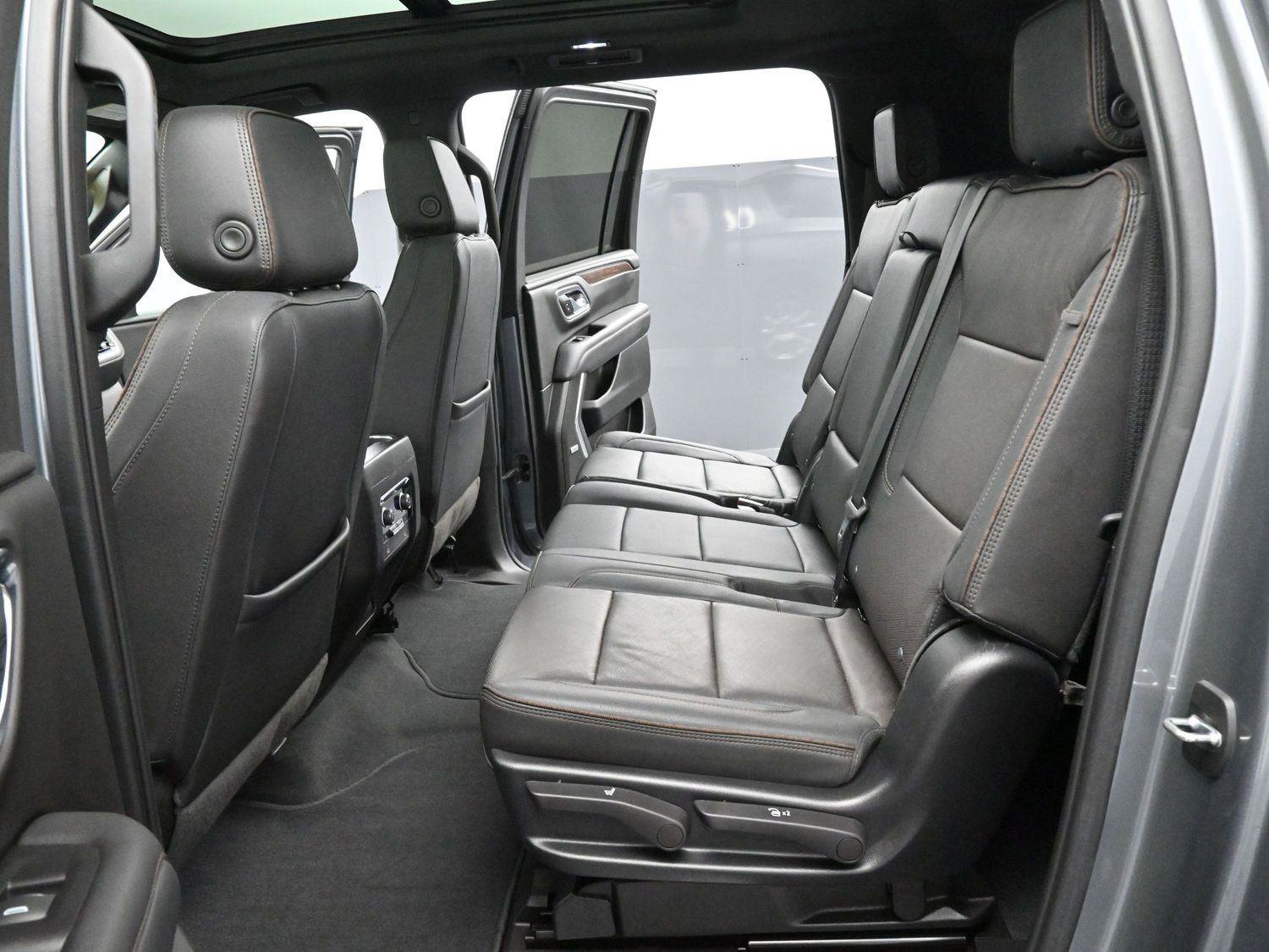 Used 2022 Chevrolet Suburban High Country image 33