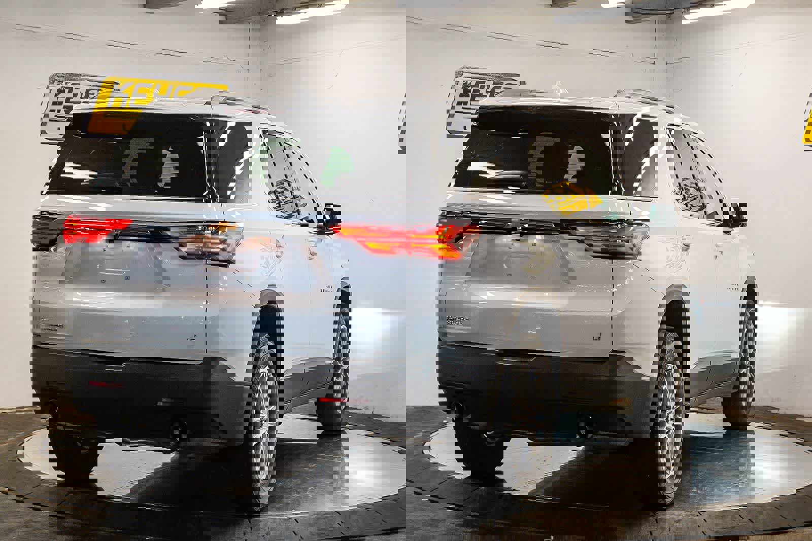 Used 2023 Chevrolet Traverse LT image 4