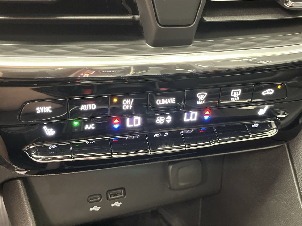 Used 2026 Buick Encore GX Avenir w/ Avenir Technology Package AWD/4WD image 21