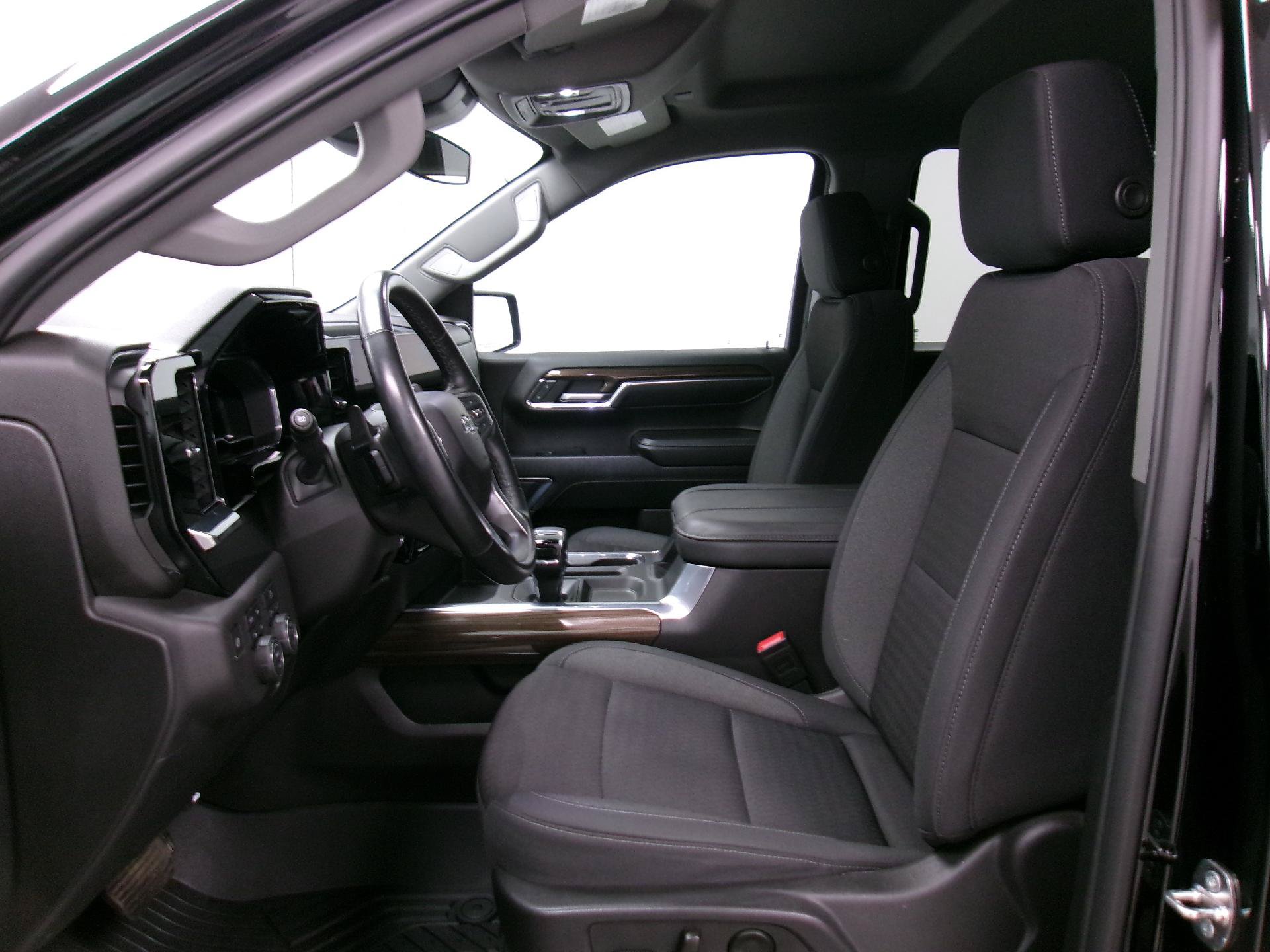 Used 2024 Chevrolet Silverado 1500 LT Trail Boss AWD/4WD image 8