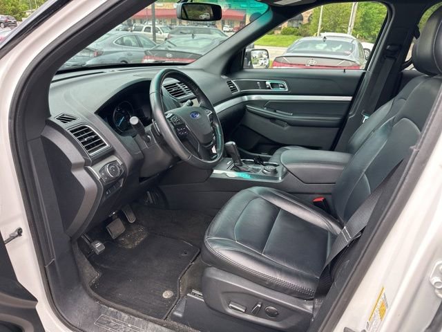 Used 2016 Ford Explorer XLT w/ Equipment Group 202A AWD/4WD image 17
