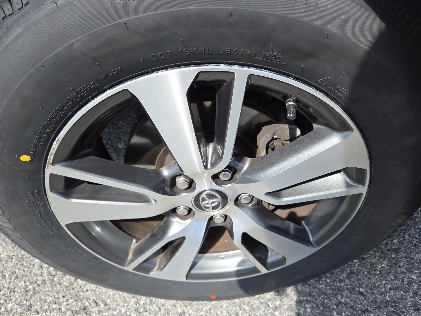 Used 2018 Toyota RAV4 XLE w/ Plus Extra Value Package FWD image 8