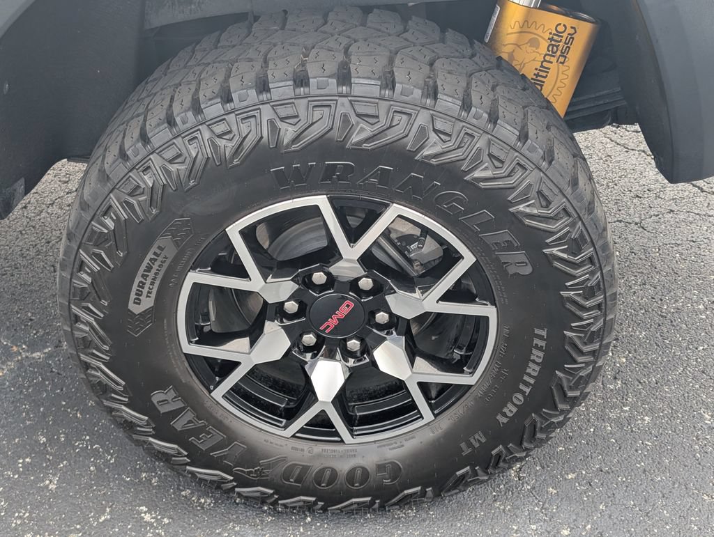 Used 2023 GMC Canyon AT4X AWD/4WD image 25