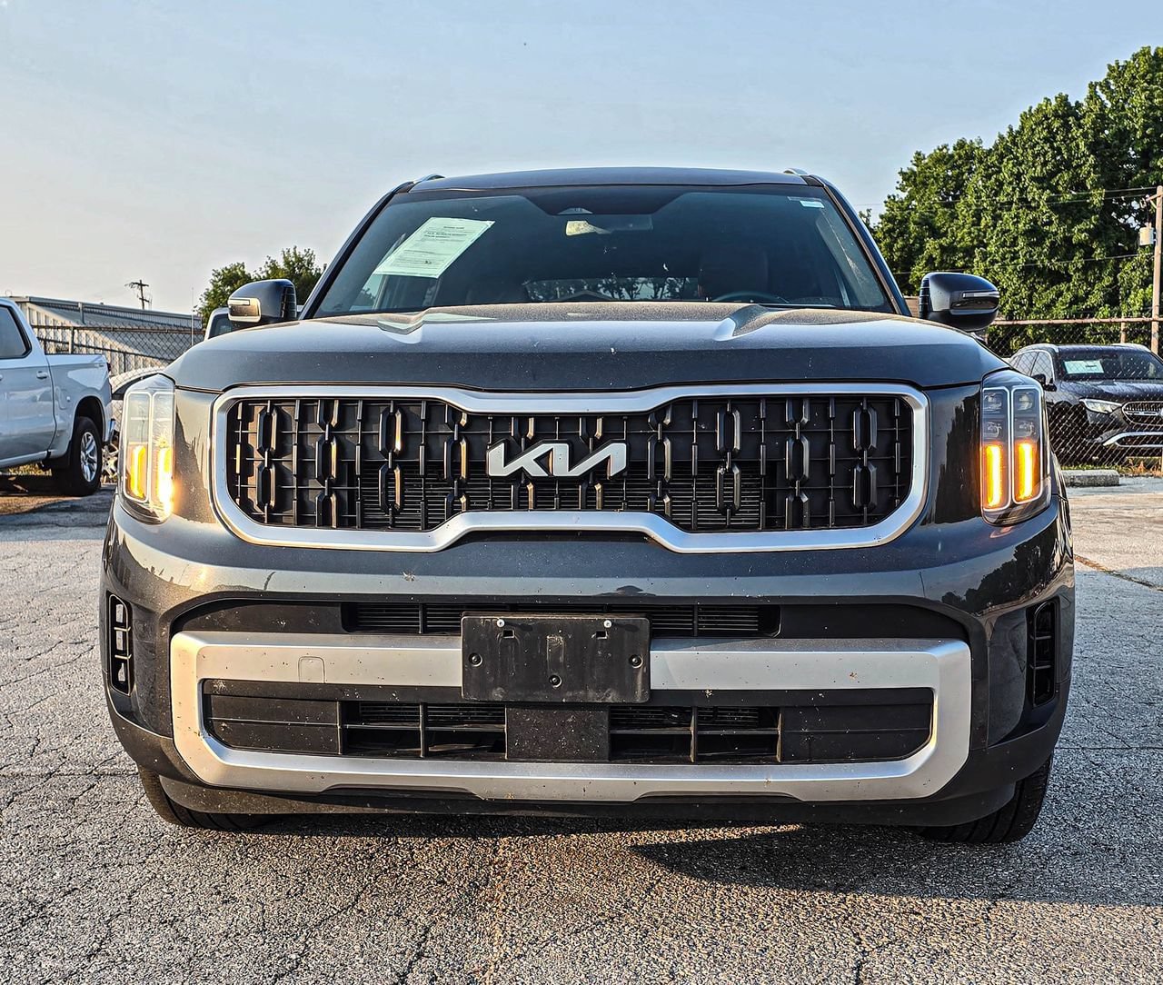 Used 2024 Kia Telluride EX w/ EX Captain's Chair Package AWD/4WD image 2