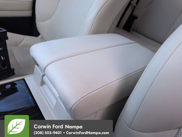 Used 2023 Lexus GX 460 Premium AWD/4WD image 19