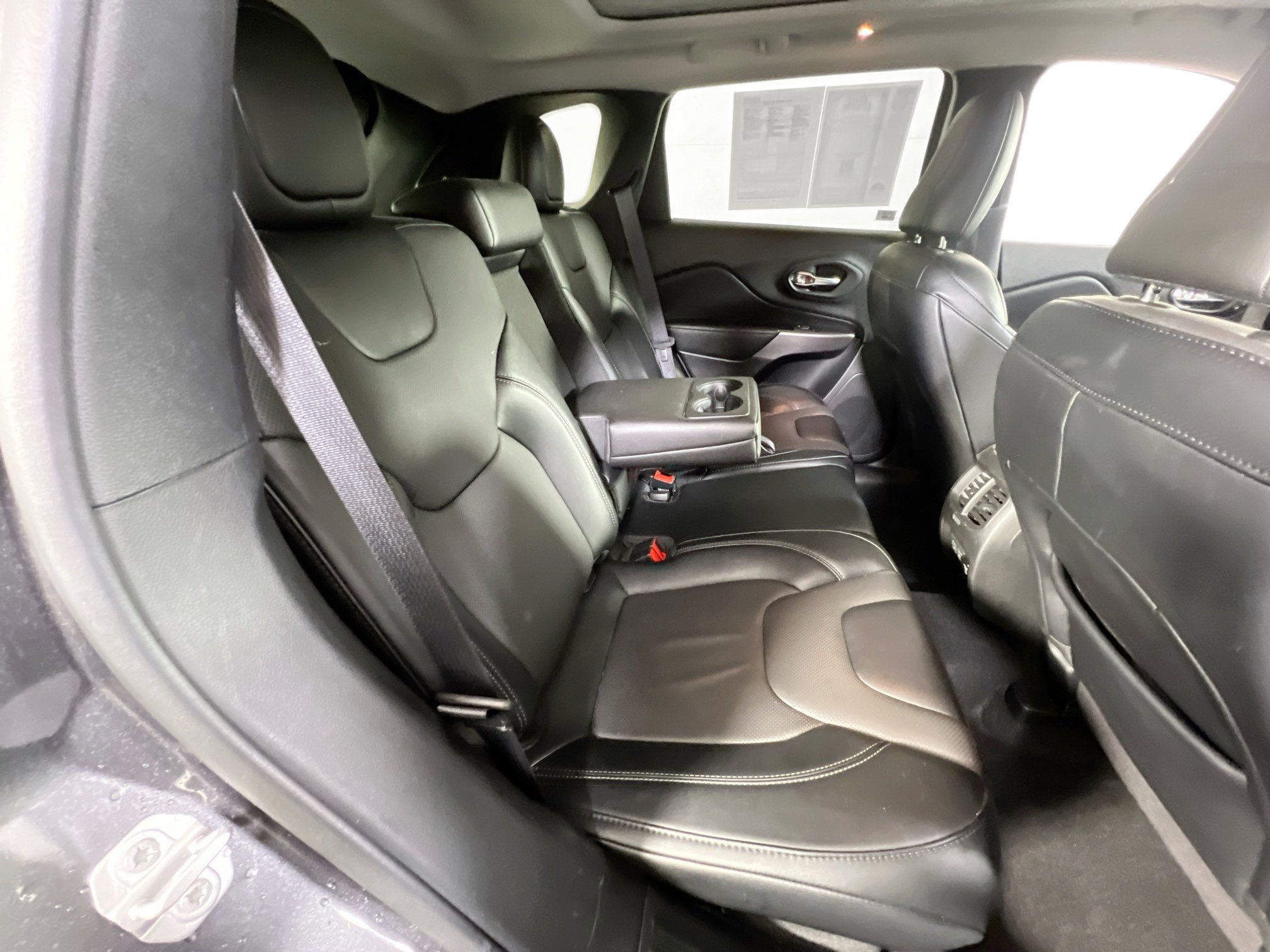 Used 2022 Jeep Cherokee Limited image 26