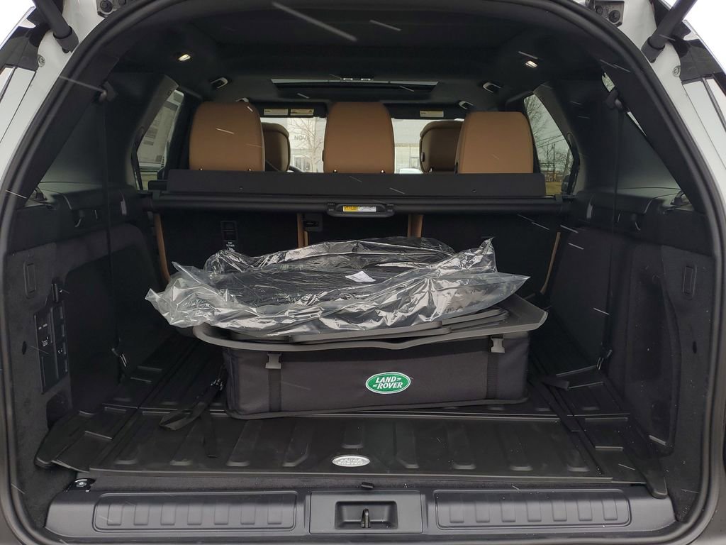 New 2026 Land Rover Discovery Dynamic SE image 30