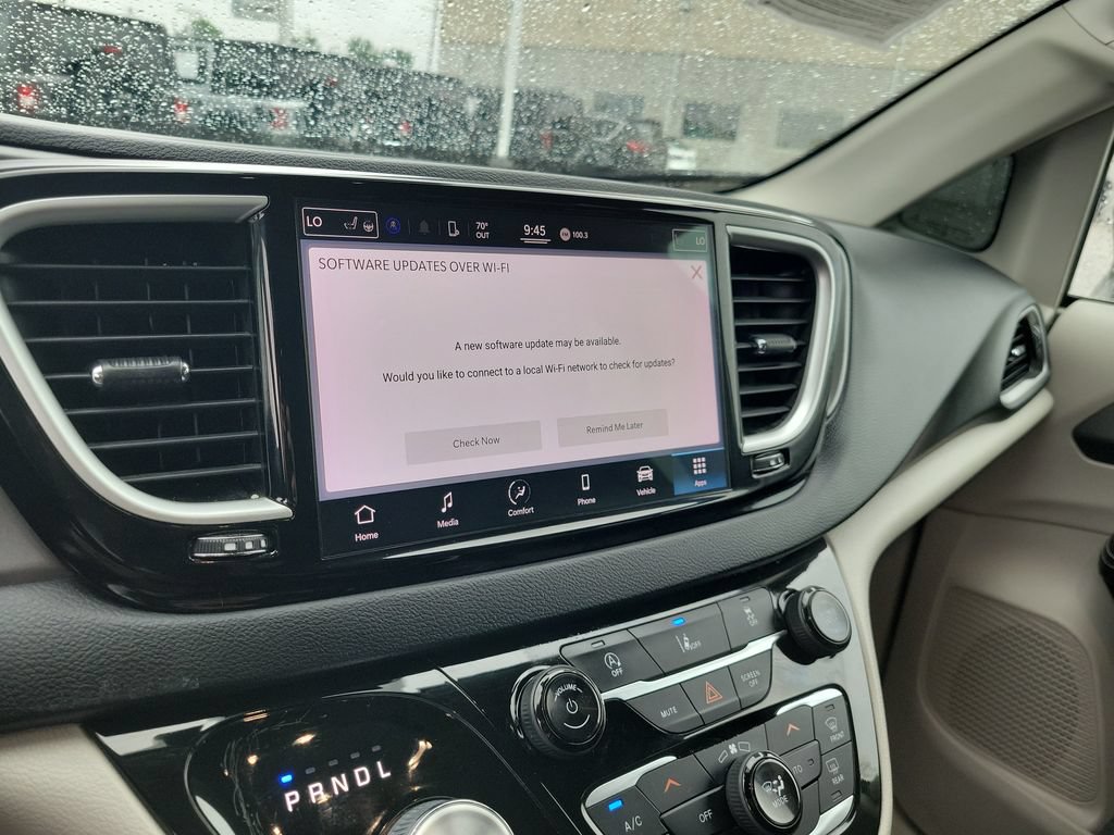 Used 2022 Chrysler Pacifica Touring-L FWD image 26